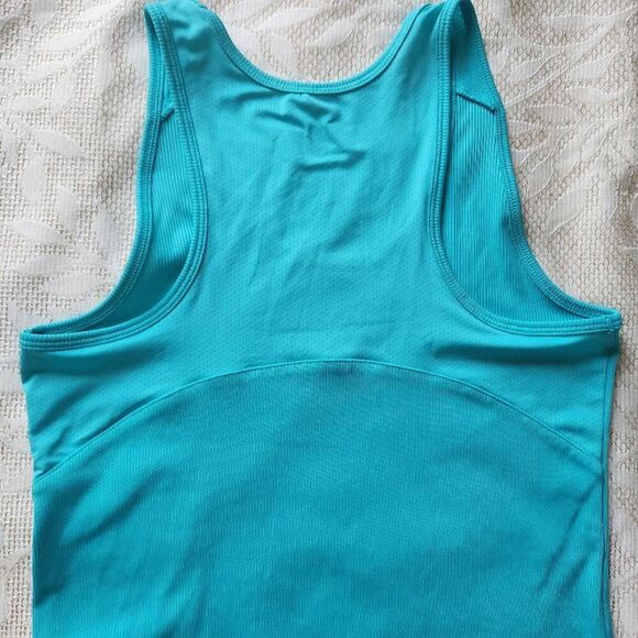 A21  Under Armour athletic racerback tank top - Picture 3 of 7